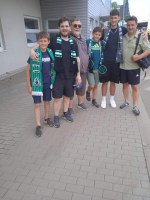 Jaroslav Hrabák v doprovodu synů a vnuků