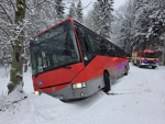 Vyproštění autobusu a zajištění náhradní dopravy dětí v Janově nad Nisou