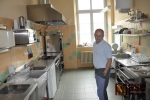Rádlo - školní kuchyň (ředitel školy Miroslav Hradecký)